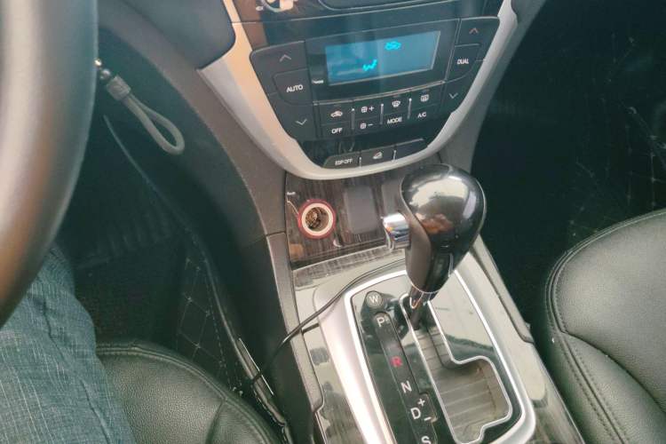 Used GAC Trumpchi GS5 Super 2015 2.0L Automatic Two-Wheel Drive Comfort Edition Gear Lever