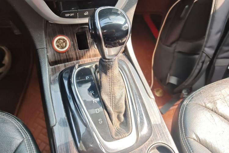 Used GAC Trumpchi GS5 Super 2015 1.8T Automatic Two-Wheel Drive Comfort Edition Gear Lever