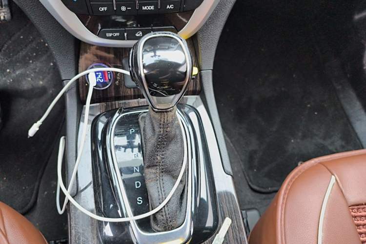 Used GAC Trumpchi GS5 Super 2015 1.8T Automatic Two-Wheel Drive Luxury Edition Gear Lever