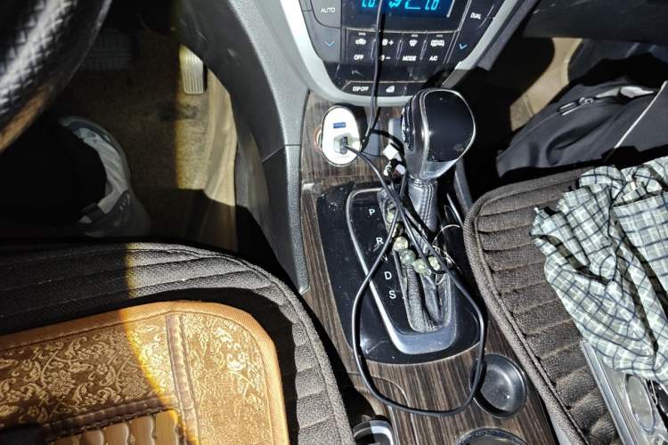 Used GAC Trumpchi GS5 Super 2015 1.8T Automatic Two-Wheel Drive Luxury Edition Gear Lever
