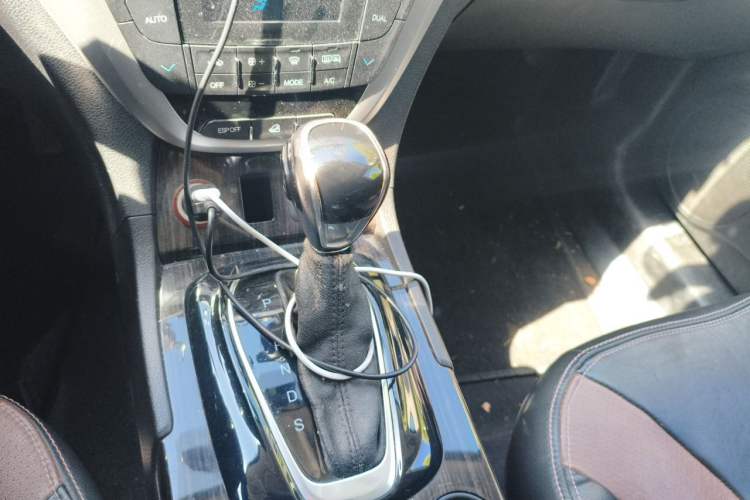 Used GAC Trumpchi GS5 Super 2015 1.8T Automatic Two-Wheel Drive Luxury Edition Gear Lever