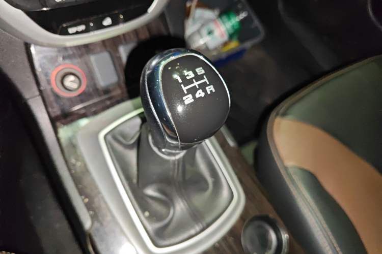 Used GAC Trumpchi GS5 Super 2015 2.0L Manual Two-Wheel Drive Elite Edition Gear Lever