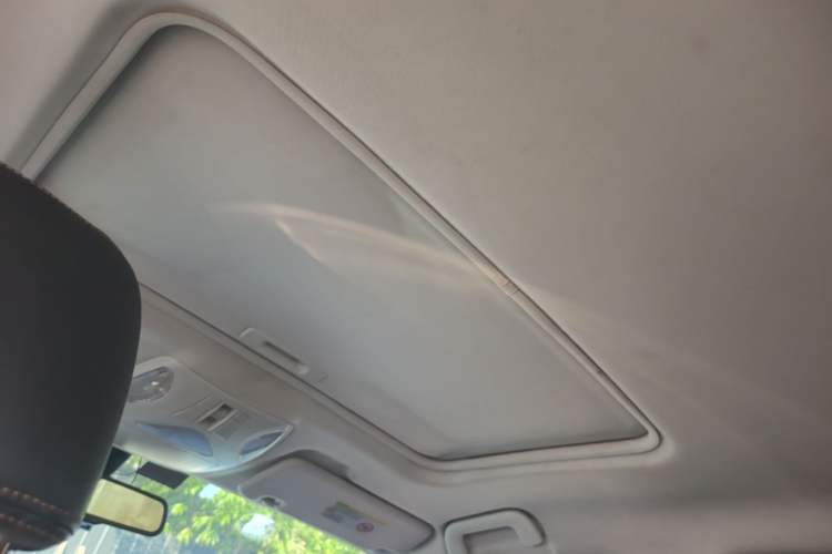Used GAC Trumpchi GS5 Super 2015 2.0L Automatic Two-Wheel Drive Elite Edition Headliner