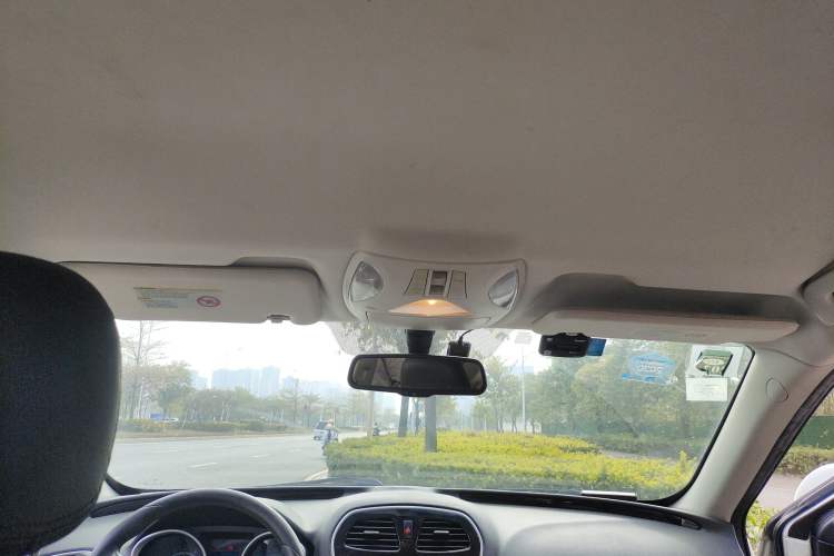Used GAC Trumpchi GS5 Super 2015 2.0L Automatic Two-Wheel Drive Comfort Edition Headliner
