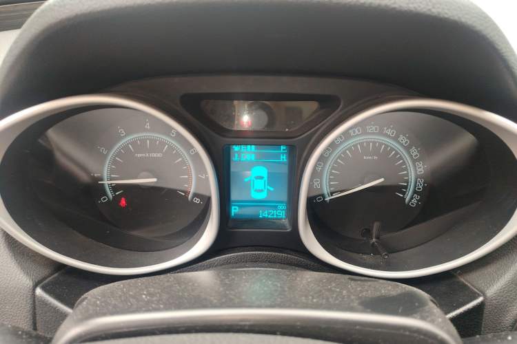 Used GAC Trumpchi GS5 Super 2015 2.0L Automatic Two-Wheel Drive Luxury Navigation Edition Instrument Cluster