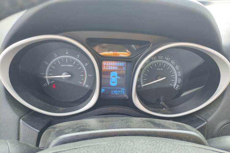 Used GAC Trumpchi GS5 Super 2015 2.0L Automatic Two-Wheel Drive Comfort Edition Instrument Cluster