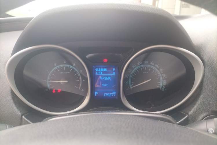 Used GAC Trumpchi GS5 Super 2015 2.0L Automatic Two-Wheel Drive Comfort Edition Instrument Cluster