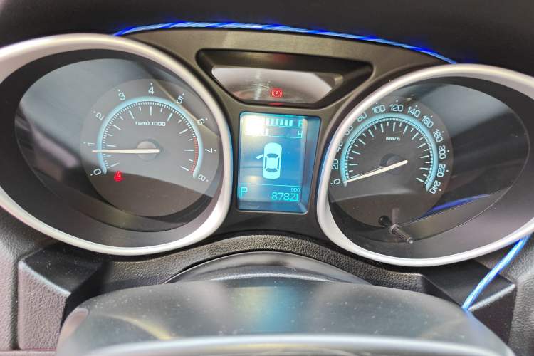 Used GAC Trumpchi GS5 Super 2015 2.0L Automatic Two-Wheel Drive Elite Edition Instrument Cluster