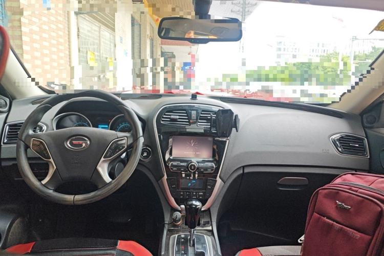 Used GAC Trumpchi GS5 Super 2015 2.0L Automatic Two-Wheel Drive Luxury Navigation Edition Interior 2