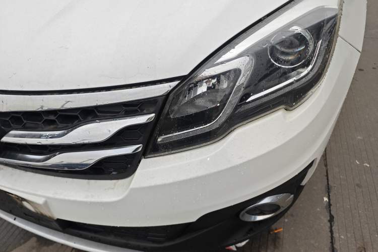 Used GAC Trumpchi GS5 Super 2015 2.0L Automatic Two-Wheel Drive Comfort Edition Left Front Headlight
