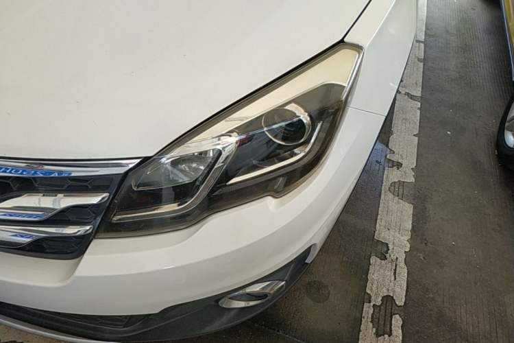 Used GAC Trumpchi GS5 Super 2015 2.0L Automatic Two-Wheel Drive Comfort Edition Left Front Headlight