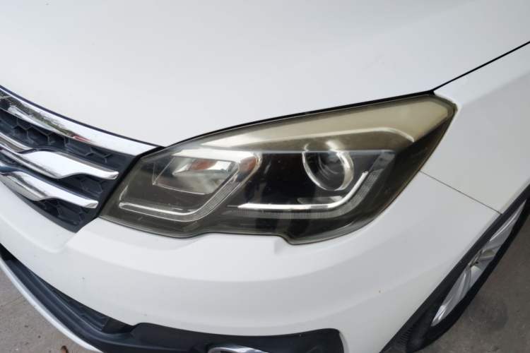 Used GAC Trumpchi GS5 Super 2015 2.0L Automatic Two-Wheel Drive Comfort Edition Left Front Headlight