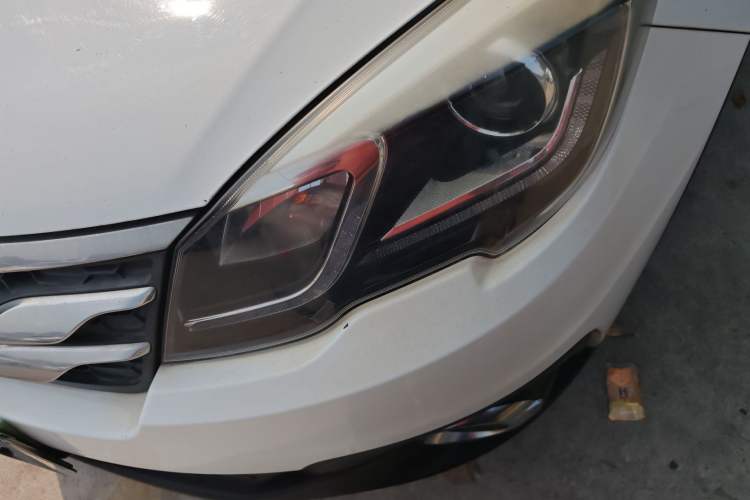 Used GAC Trumpchi GS5 Super 2015 1.8T Automatic Two-Wheel Drive Comfort Edition Left Front Headlight