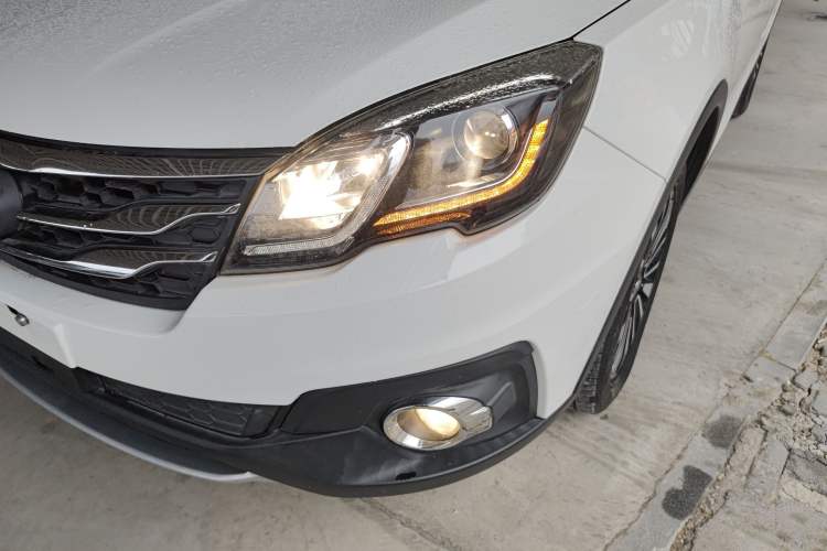 Used GAC Trumpchi GS5 Super 2015 1.8T Automatic All-Wheel Drive Luxury Navigation Edition Left Front Headlight