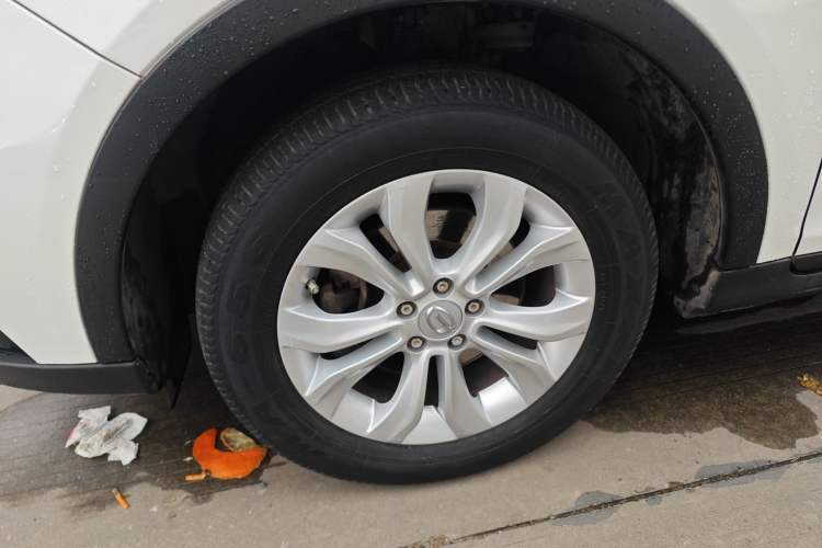 Used GAC Trumpchi GS5 Super 2015 2.0L Automatic Two-Wheel Drive Comfort Edition Left Front Wheel Hub