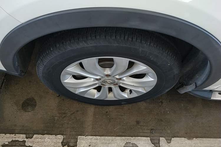 Used GAC Trumpchi GS5 Super 2015 2.0L Automatic Two-Wheel Drive Comfort Edition Left Front Wheel Hub
