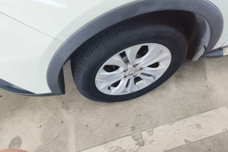 Used GAC Trumpchi GS5 Super 2015 2.0L Automatic Two-Wheel Drive Comfort Edition Left Front Wheel Hub