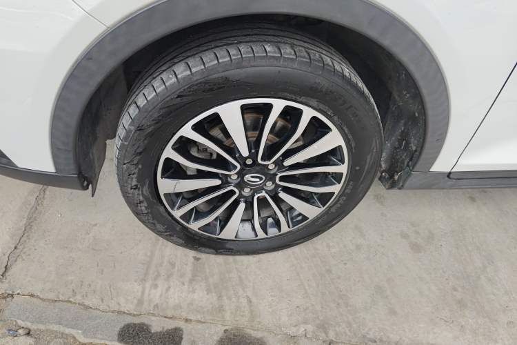 Used GAC Trumpchi GS5 Super 2015 1.8T Automatic All-Wheel Drive Luxury Navigation Edition Left Front Wheel Hub