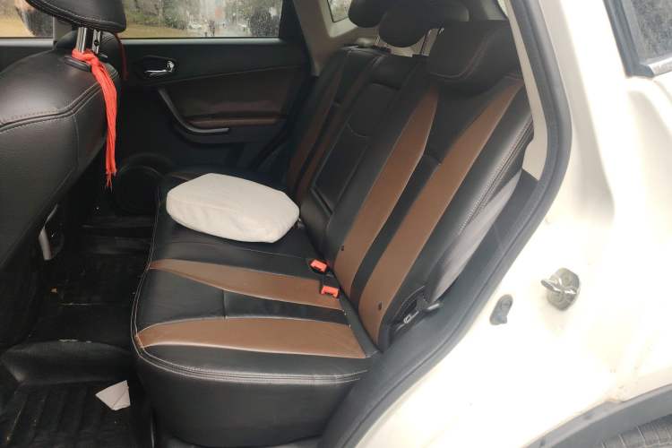 Used GAC Trumpchi GS5 Super 2015 2.0L Automatic Two-Wheel Drive Luxury Navigation Edition Left Rear Seat