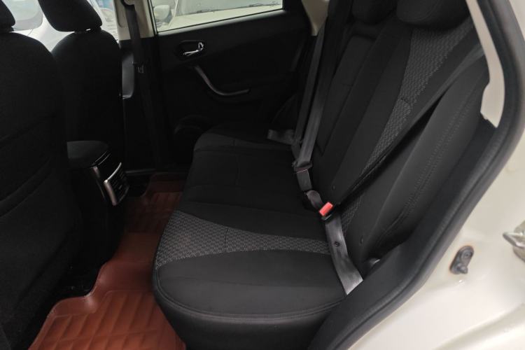 Used GAC Trumpchi GS5 Super 2015 2.0L Automatic Two-Wheel Drive Comfort Edition Left Rear Seat