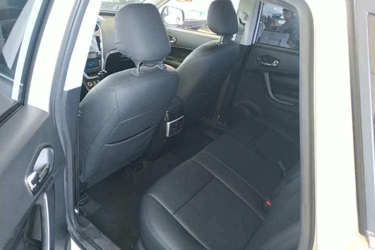 Used GAC Trumpchi GS5 Super 2015 2.0L Automatic Two-Wheel Drive Comfort Edition Left Rear Seat