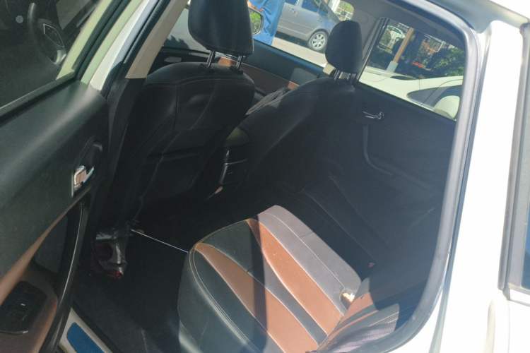 Used GAC Trumpchi GS5 Super 2015 1.8T Automatic Two-Wheel Drive Luxury Edition Left Rear Seat