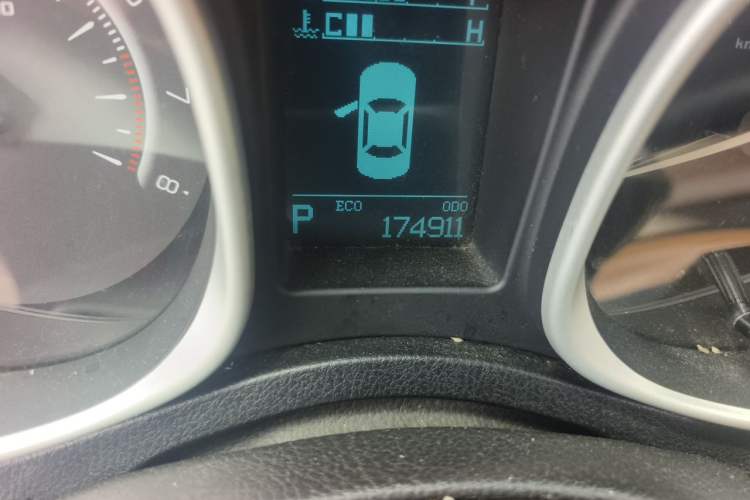 Used GAC Trumpchi GS5 Super 2015 1.8T Automatic Two-Wheel Drive Luxury Edition Odometer Close Up