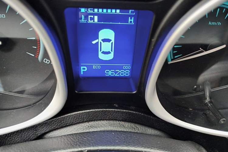 Used GAC Trumpchi GS5 Super 2015 1.8T Automatic Two-Wheel Drive Luxury Edition Odometer Close Up
