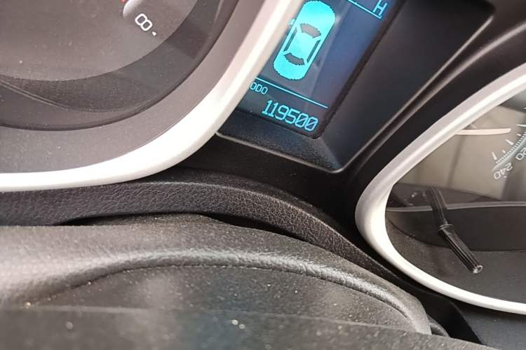 Used GAC Trumpchi GS5 Super 2015 2.0L Automatic Two-Wheel Drive Comfort Edition Odometer Close Up