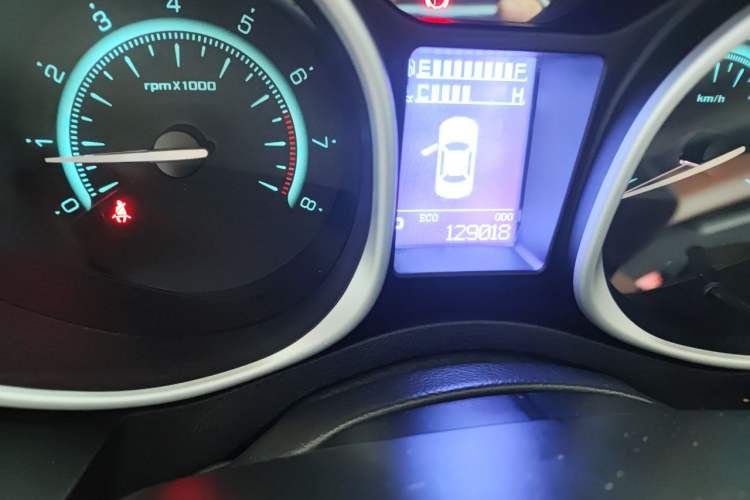 Used GAC Trumpchi GS5 Super 2015 1.8T Automatic Two-Wheel Drive Luxury Navigation Edition Odometer Close Up