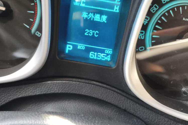 Used GAC Trumpchi GS5 Super 2015 1.8T Automatic Two-Wheel Drive Luxury Edition Odometer Close Up