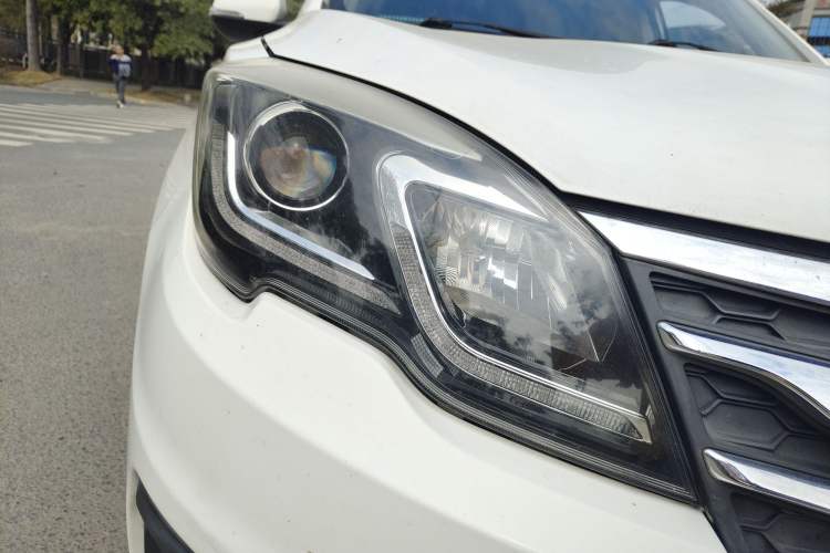 Used GAC Trumpchi GS5 Super 2015 2.0L Automatic Two-Wheel Drive Comfort Edition Right Front Headlight