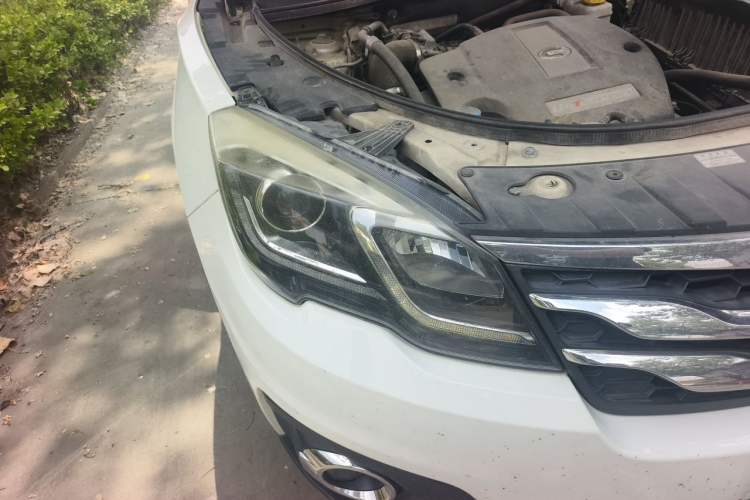 Used GAC Trumpchi GS5 Super 2015 1.8T Automatic Two-Wheel Drive Luxury Edition Right Front Headlight