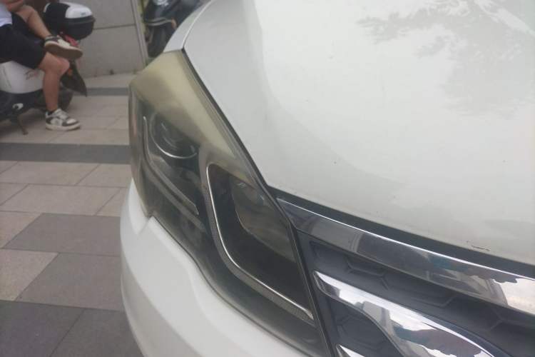 Used GAC Trumpchi GS5 Super 2015 2.0L Automatic Two-Wheel Drive Comfort Edition Right Front Headlight