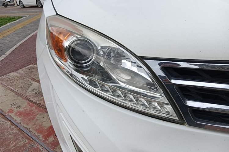Used GAC Trumpchi GS5 Super 2015 2.0L Automatic Two-Wheel Drive Comfort Edition Right Front Headlight