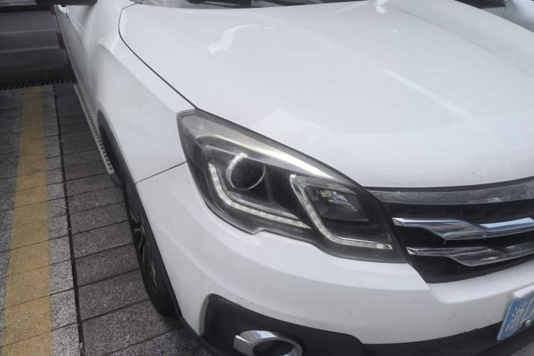 Used GAC Trumpchi GS5 Super 2015 1.8T Automatic Two-Wheel Drive Luxury Navigation Edition Right Front Headlight