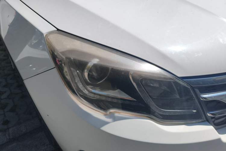 Used GAC Trumpchi GS5 Super 2015 1.8T Automatic Two-Wheel Drive Luxury Edition Right Front Headlight