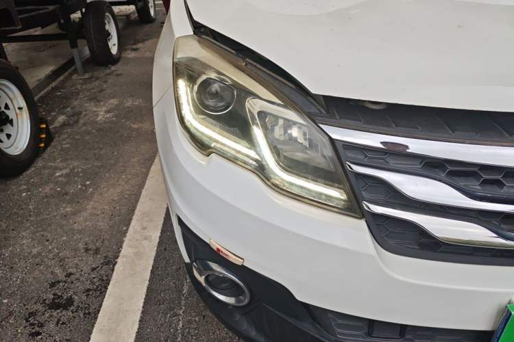 Used GAC Trumpchi GS5 Super 2015 2.0L Automatic Two-Wheel Drive Luxury Navigation Edition Right Front Headlight