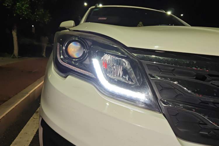 Used GAC Trumpchi GS5 Super 2015 2.0L Manual Two-Wheel Drive Elite Edition Right Front Headlight