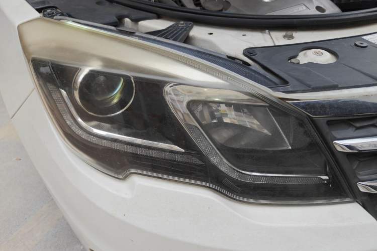 Used GAC Trumpchi GS5 Super 2015 2.0L Automatic Two-Wheel Drive Elite Edition Right Front Headlight