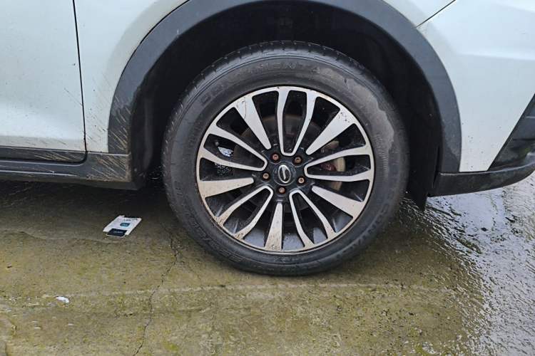Used GAC Trumpchi GS5 Super 2015 1.8T Automatic Two-Wheel Drive Luxury Edition Right Front Wheel Hub
