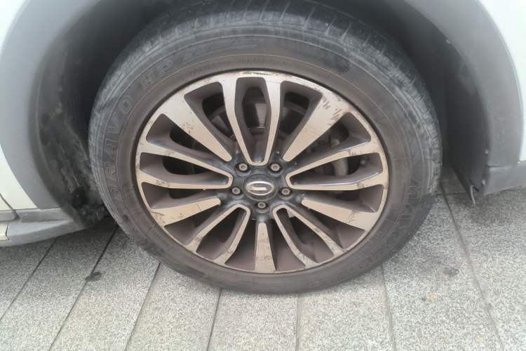 Used GAC Trumpchi GS5 Super 2015 1.8T Automatic Two-Wheel Drive Luxury Navigation Edition Right Front Wheel Hub