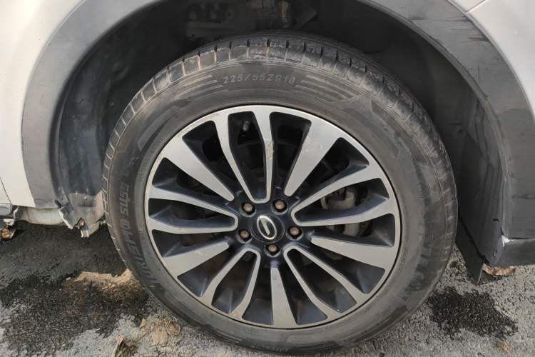 Used GAC Trumpchi GS5 Super 2015 1.8T Automatic Two-Wheel Drive Luxury Edition Right Front Wheel Hub