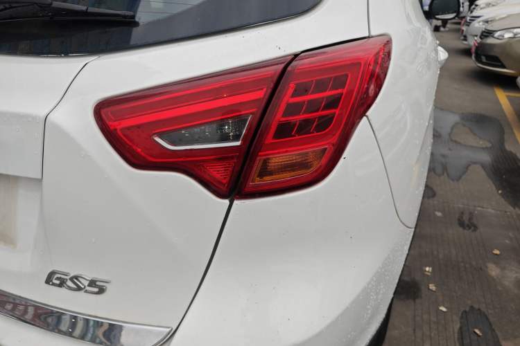 Used GAC Trumpchi GS5 Super 2015 2.0L Automatic Two-Wheel Drive Comfort Edition Right Rear Taillight