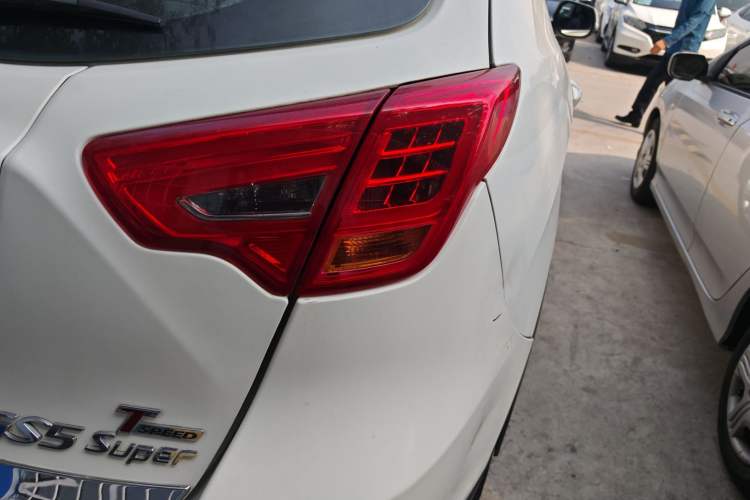 Used GAC Trumpchi GS5 Super 2015 1.8T Automatic Two-Wheel Drive Comfort Edition Right Rear Taillight