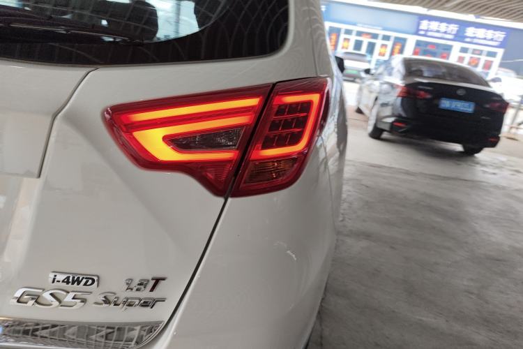 Used GAC Trumpchi GS5 Super 2015 1.8T Automatic All-Wheel Drive Luxury Navigation Edition Right Rear Taillight