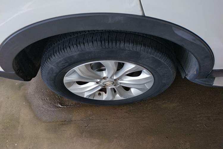 Used GAC Trumpchi GS5 Super 2015 2.0L Automatic Two-Wheel Drive Comfort Edition Right Rear Wheel Hub