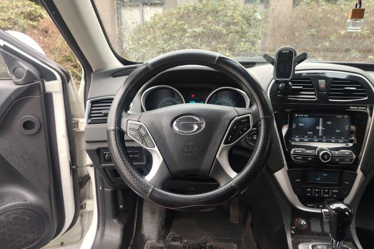 Used GAC Trumpchi GS5 Super 2015 2.0L Automatic Two-Wheel Drive Luxury Navigation Edition Steering Wheel