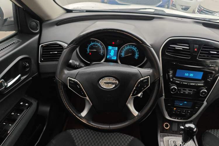 Used GAC Trumpchi GS5 Super 2015 2.0L Automatic Two-Wheel Drive Comfort Edition Steering Wheel