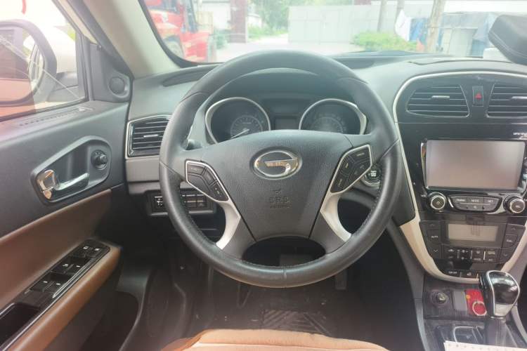 Used GAC Trumpchi GS5 Super 2015 1.8T Automatic Two-Wheel Drive Luxury Edition Steering Wheel